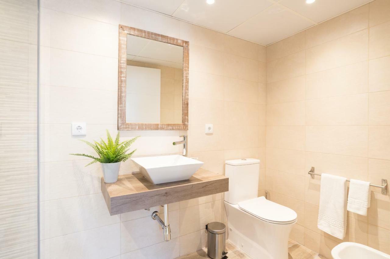 Stunning Spacious City Apartment With Free Parking Malaga Ngoại thất bức ảnh